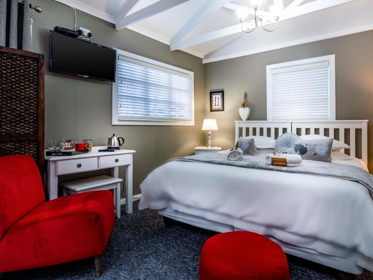 The Owls Inn Country Villa'S George Chambre photo